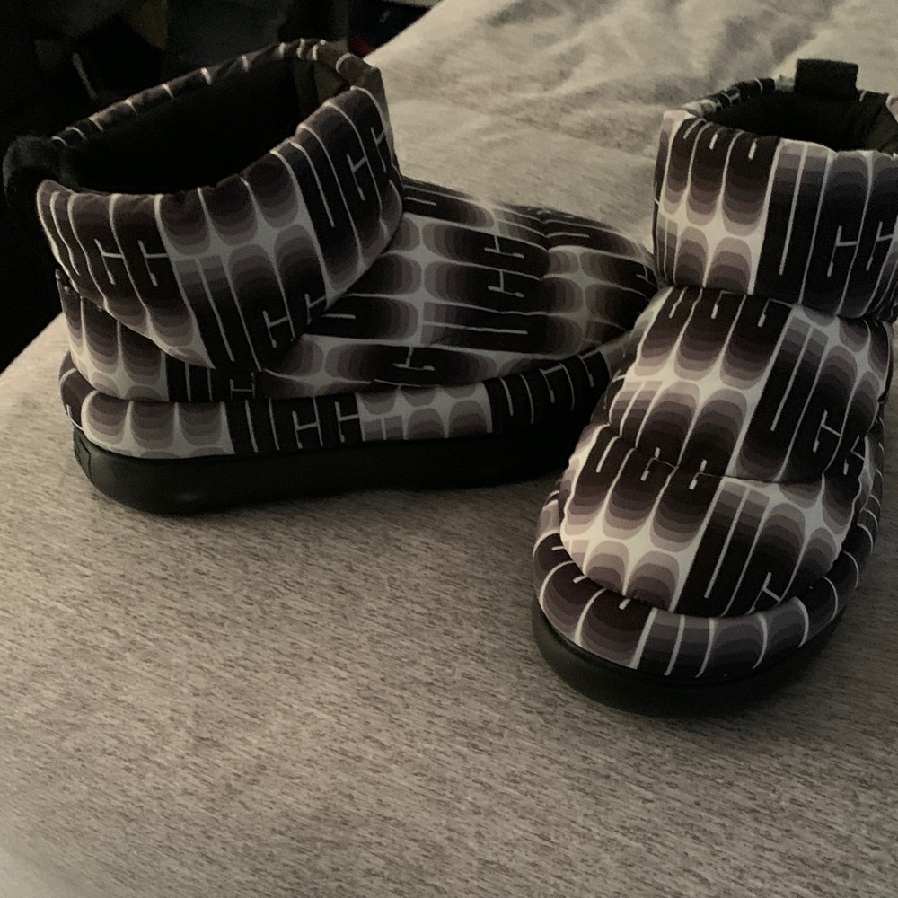 UGG - Picture 3 of 3